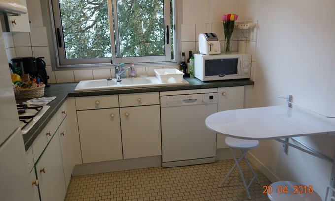 Royan Apartment | T3 - Quartier Le Parc 200 m from the beach, parking, elevator, terrace, shops