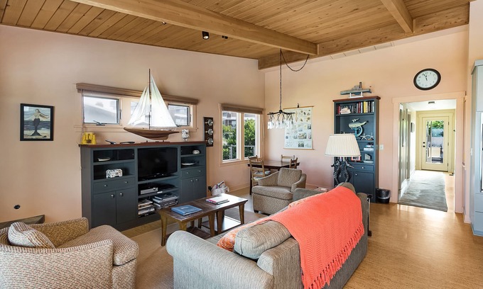 Gearhart Condo | T419 Gorgeous 2 Bedroom, Ocean View, No cleaning fees