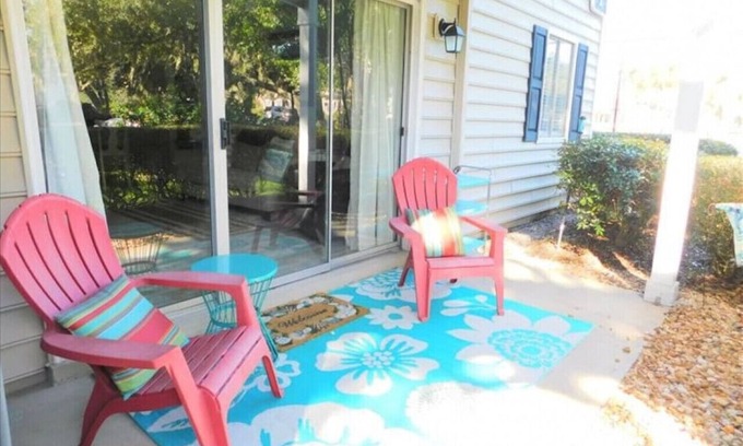 Demere Park Condo | T7 Island memories await! 1 bed, sleeps 5