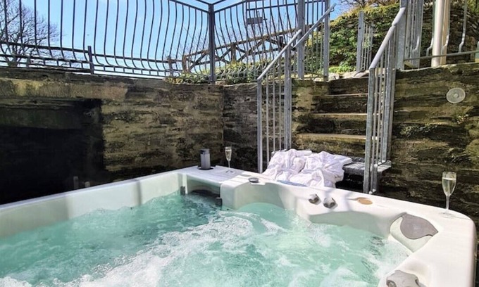 Fivelanes Cottage | Ta Mill Smithy Cottage in a Stunning Retreat