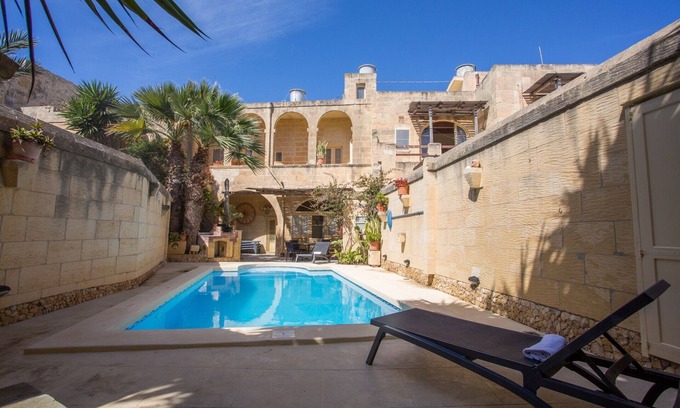 Santa Lucija Other | Ta' Nikola Farmhouse Sleeps 6 (3 Bedrooms)