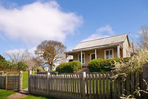 Daylesford House | Table Hill Cottage - dog friendly retreat
