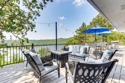 Emerald Beach House | Table Rock Lake Hideaway with Deck Bring Your Boat!