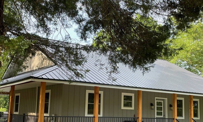Golden House | Table Rock Lake Lakefront, Easy Walkdown, Very Quiet, Newly Renovated
