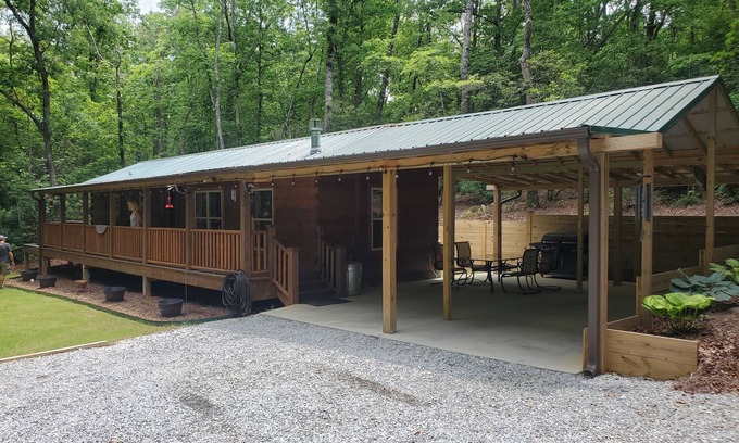 Pickens Cabin | Table Rock Retreat. Cozy cabin with hot tub