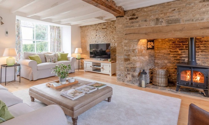 Charlbury Apartment | Tachbrook - sleeps 4 guests in 2 bedrooms