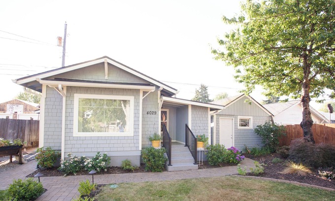 South End House | Tacoma Garden Home - Quiet getaway with quick access to downtown and freeways
