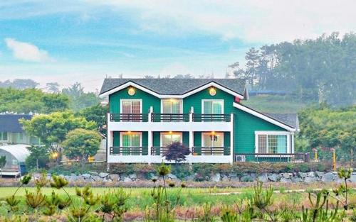 Nam House | Taean Mongsanpo Pine and Apple Pension
