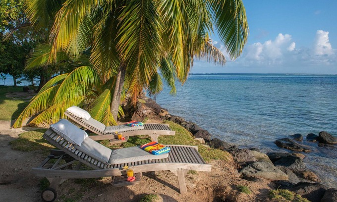 Cook's Bay Villa | Tahiti beach house, beachfront wooden villa on tilts, under trade winds, Moorea