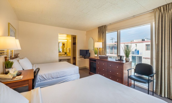 North End Hotel | Tahiti Inn