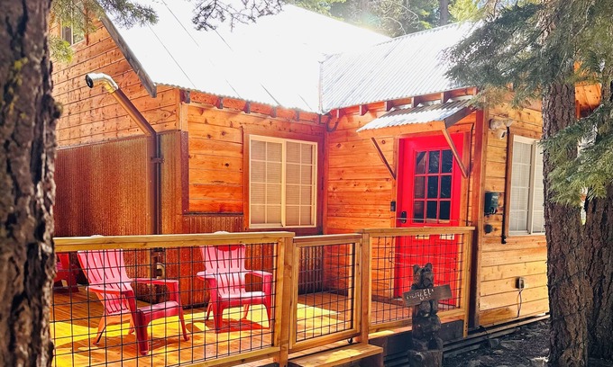 Tahoma Cabin | Tahoe Cabin 1 mile from lake. Great for family or couples!