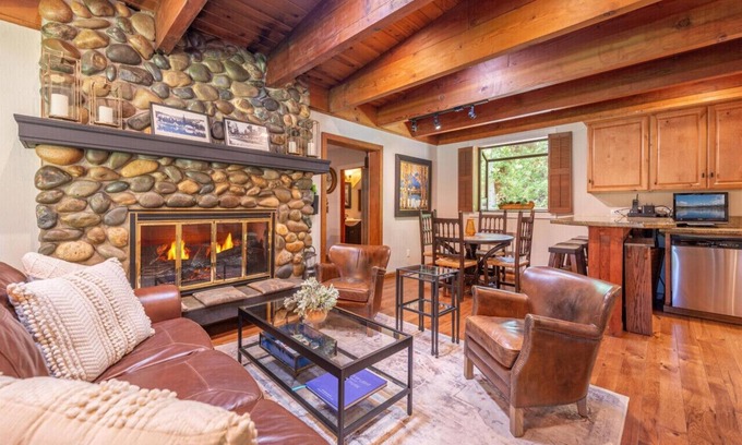 Tahoe Woods Apartment | Tahoe City Ski Lease 7 Miles to Palisades 4BDR/4BA