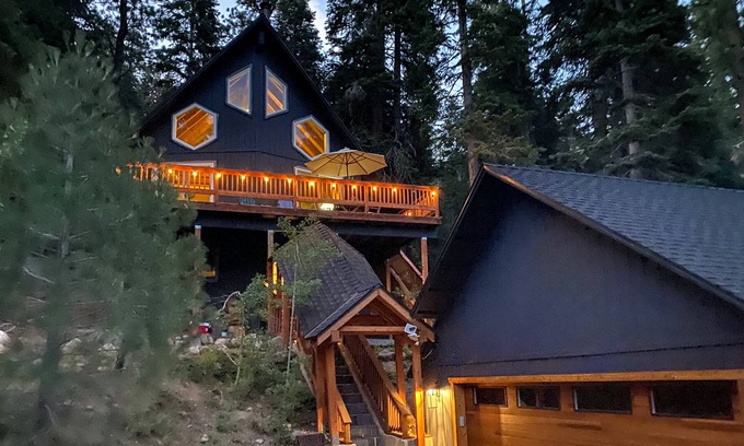 Kingswood Estates House | Tahoe Retreat: Amazing Locale Near Ski Slopes, Hiking & Lake