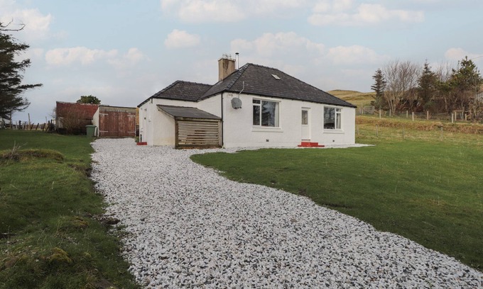 Elgol Cottage | TAIGH NEILAG, pet friendly, character holiday cottage in Elgol