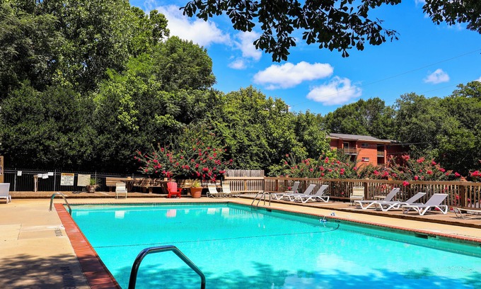 Athens Condo | TAILGATE TERRACE! 2BR, 1 BA Condo-walking distance to downtown Athens & Stadium