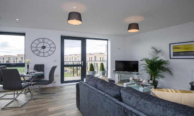 Trumpington Apartment | Tailored Stays - De Havilland House