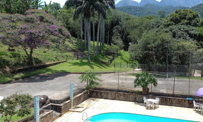 Barreira House | Takamoto site a lovely place with a pool
