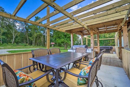 East Fultonham House | Take 5 Retreat with Hot Tub Relax, Rest, Refresh!