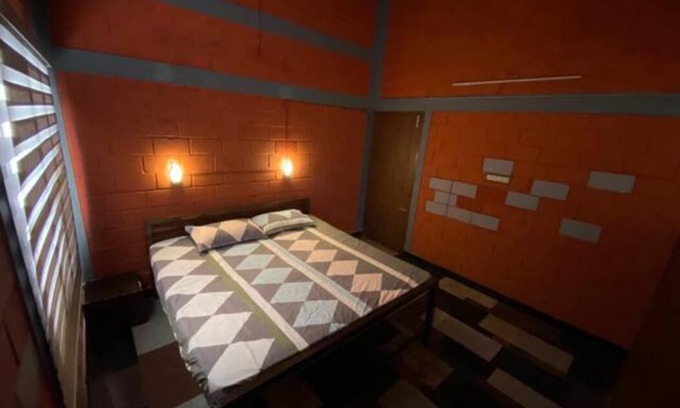 Kochi House | Take it easy with backwater view at this unique and tranquil getaway.