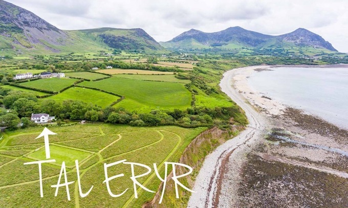Dinas Cottage | Tal Eryr - a rural retreat that sleeps 10 guests in 5 bedrooms