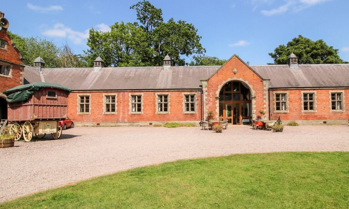 Amerton Cottage | TALBOT LODGE, pet friendly, with a garden in Great Haywood