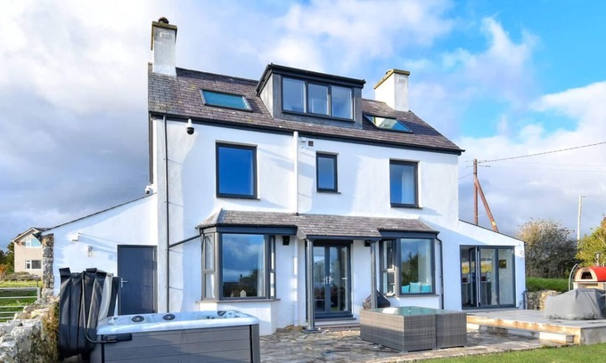 Mynytho House | Talfor in the beautiful Pwllheli