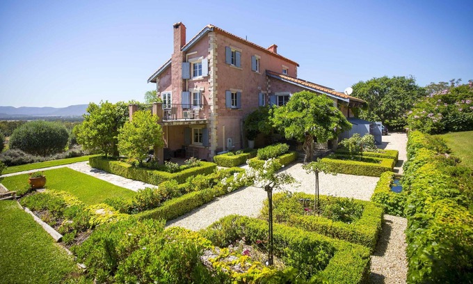 Fordwich House | Talits Estate Vineyard - Fabulous 4 bdrm, 4 bthrm French provincial luxury with pool and vineyard views
