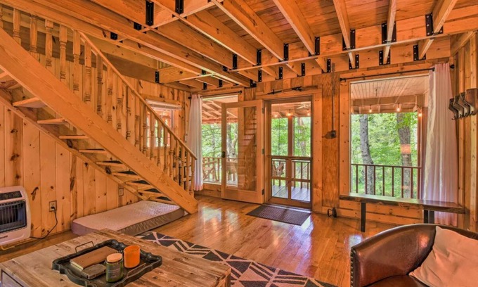 Jasper Cabin | Talking Rock Creek Cabin - 1.2acres with beautiful creek running through it.