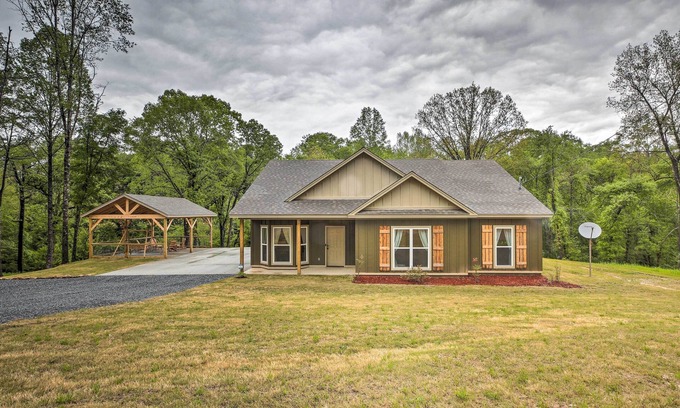 East Tallassee Cabin | Tallassee Creekside Cabin w/Forest Views!