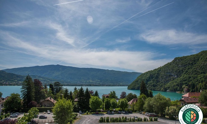 Talloires-Montmin Apartment | TALLOIRES village - Le Loft du Manoir avec vue lac