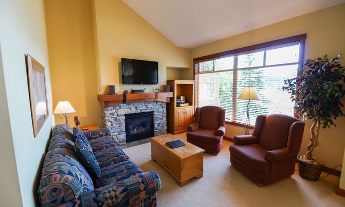 Nordic Estates House | Taluswood - Spacious Creekside Townhome with Amazing Views & Common Hot Tub