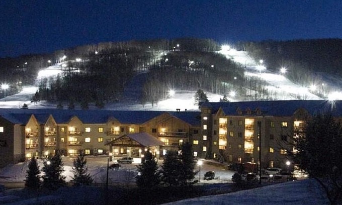 Ellicottville Condo | Tamarack Club At Holiday Valley Ski in/out Deluxe Condo w/Mini Kitchen Sleeps 4