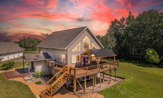 Lakeview Cabin | Tamarack Tranquility: Lake Retreat w/ Fireplace!