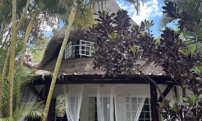 Tamarin House | Tamarin: Charming bungalow on Tamarin Bay