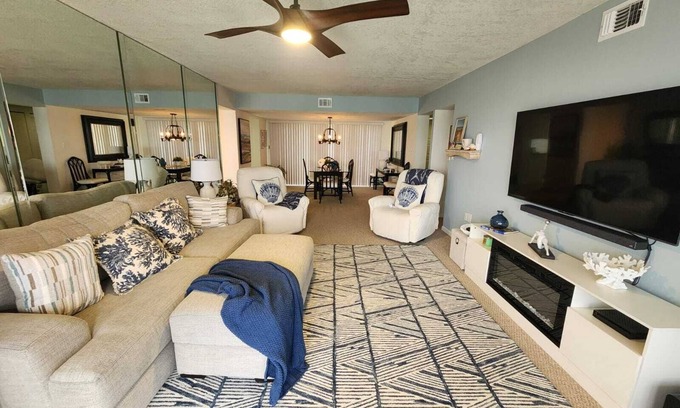 Pinellas Point Condo | Tampa Bay Waterfront Condo 2B-2B heated pool St. Petersburg FL
