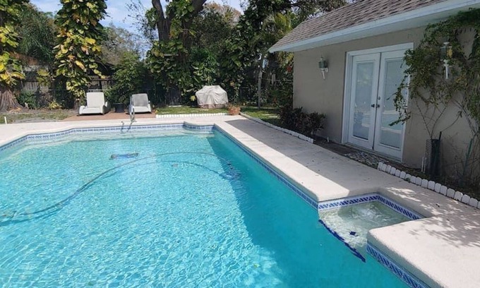 Lake Magdalene Apartment | Tampa Pool house with full bathroom, a kitchenette, near most local activities