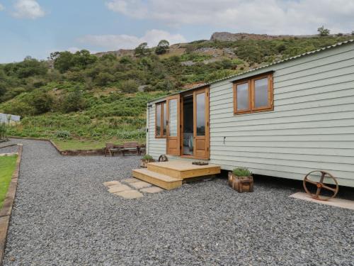 Acrefair House | Tan Y Castell Shepherds Hut