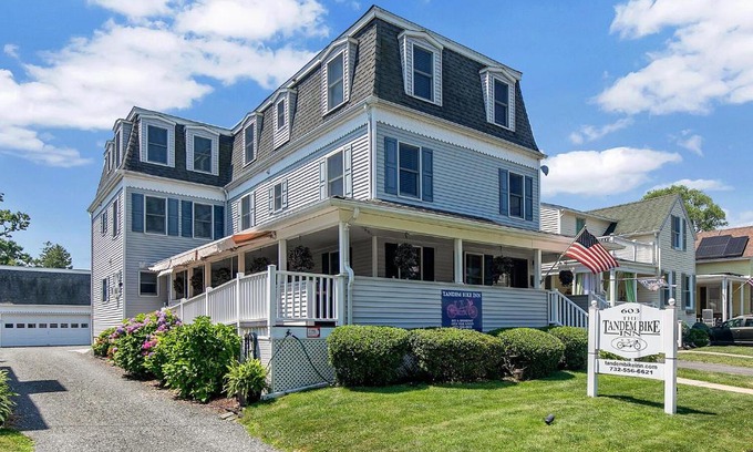 Wall Bed & Breakfast | Tandem Bike Inn