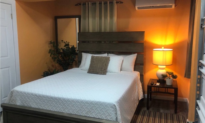 Coral Harbour Apartment | Tangerine Sunsets Mango