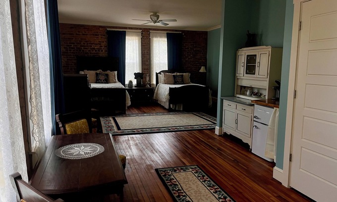 Welcome Cabin | Tanglewood Inn