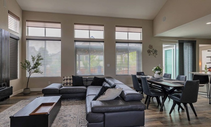 Brighton House | Tanner Peak: Wellness Business Entertainment