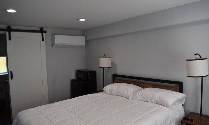 Tannersville Hotel | Tannersville Village on SawMill Creek Room #3- 1 Queen