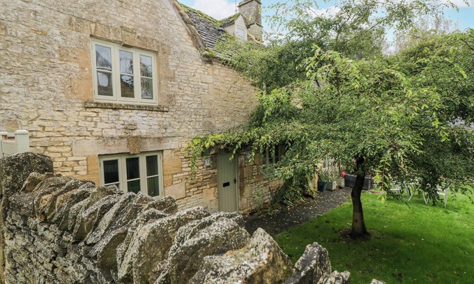 Burford Cottage | TANNERY COTTAGE, pet friendly, character holiday cottage in Burford