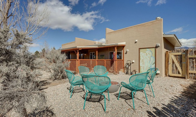 Taos House | Taos Home w/Private Hot Tub, Sauna & Gas Grill!
