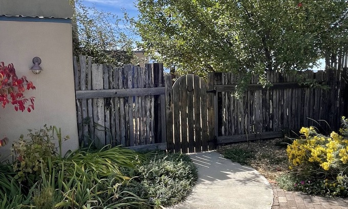 El Prado House | Taos Mountain Views Cozy Home Special Rates