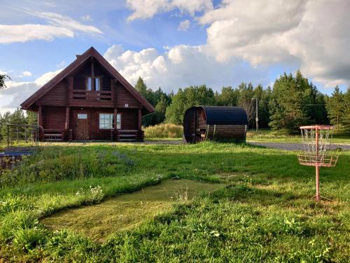 Tapa Parish House | Tapa Cottage next to disc golf.