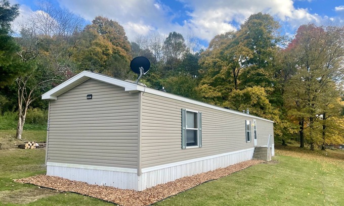 Deersville House | Tappan Lake camping home Rocky Road Retreats