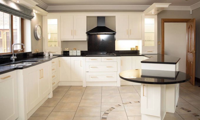 Omagh House | Tara Manor - Family gatherings, intimate weddings, golfing trips & hen parties