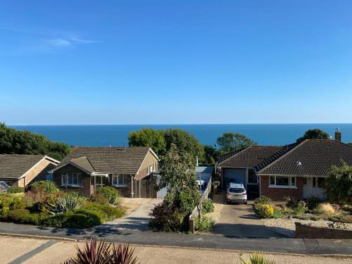 Ventnor House | Tara, Spacious Family Home, Wonderful Sea Views