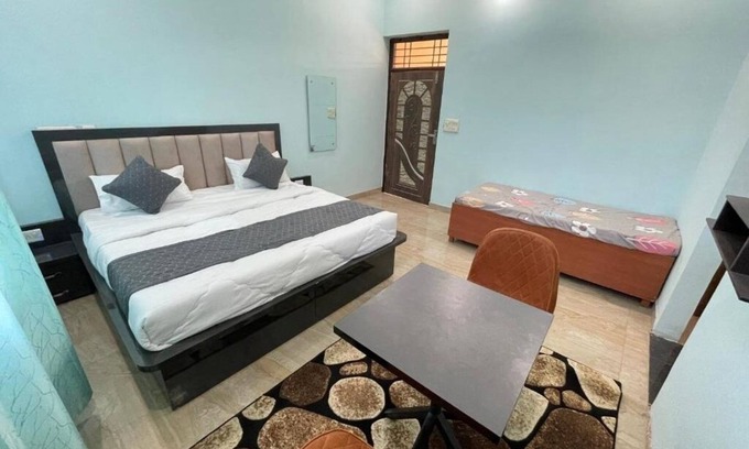 Basai Apartment | Taran Bliss Home stay : Family Room with Bathroom